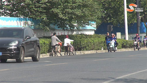 城區(qū)還有農(nóng)村道路？通惠南路這個(gè)路段機(jī)非人混行