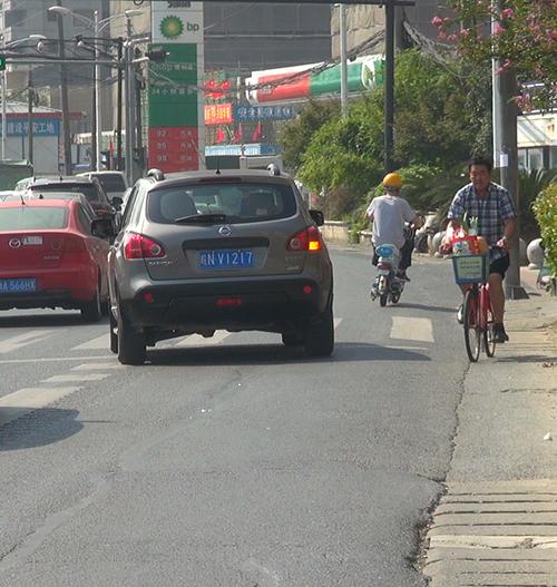 城區(qū)還有農(nóng)村道路？通惠南路這個(gè)路段機(jī)非人混行