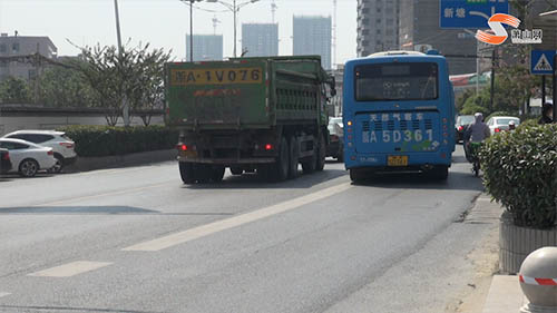 城區(qū)還有農(nóng)村道路？通惠南路這個(gè)路段機(jī)非人混行