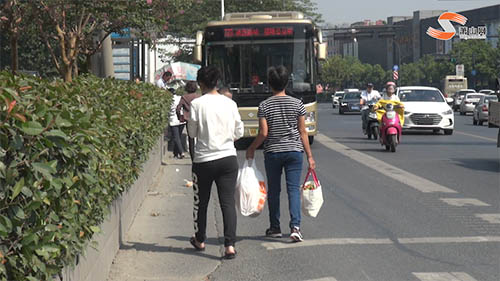 城區(qū)還有農(nóng)村道路？通惠南路這個(gè)路段機(jī)非人混行