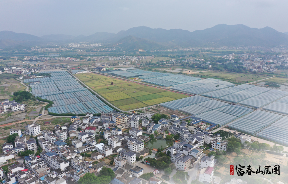 這是江西省于都縣梓山鎮(zhèn)潭頭村航拍一景（2021年4月7日無人機(jī)拍攝）。